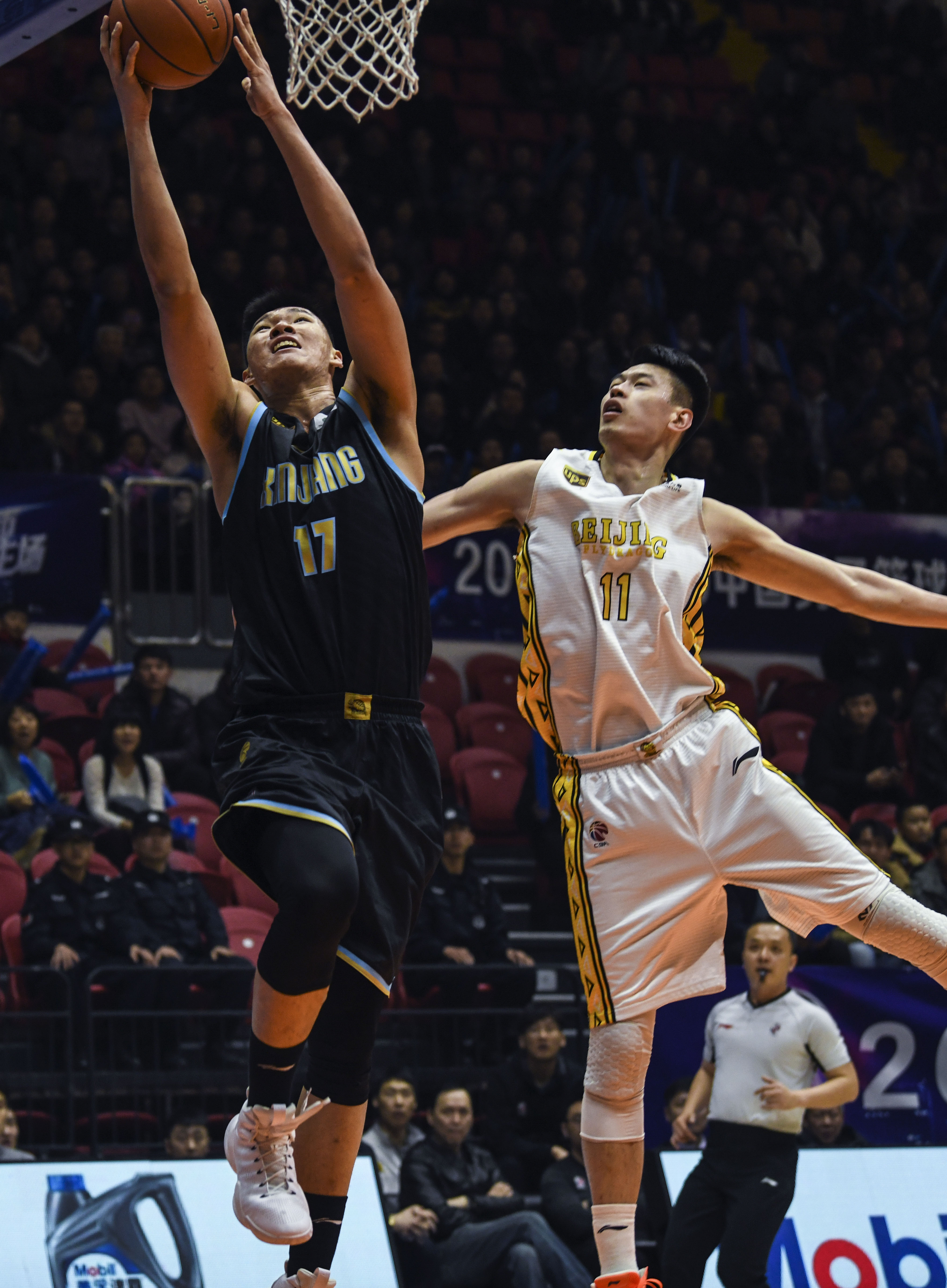 至整个足坛 至整个足坛